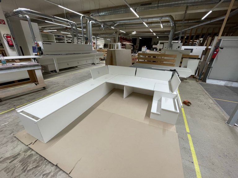 Boot - ausklappbare Bank - im Prozess