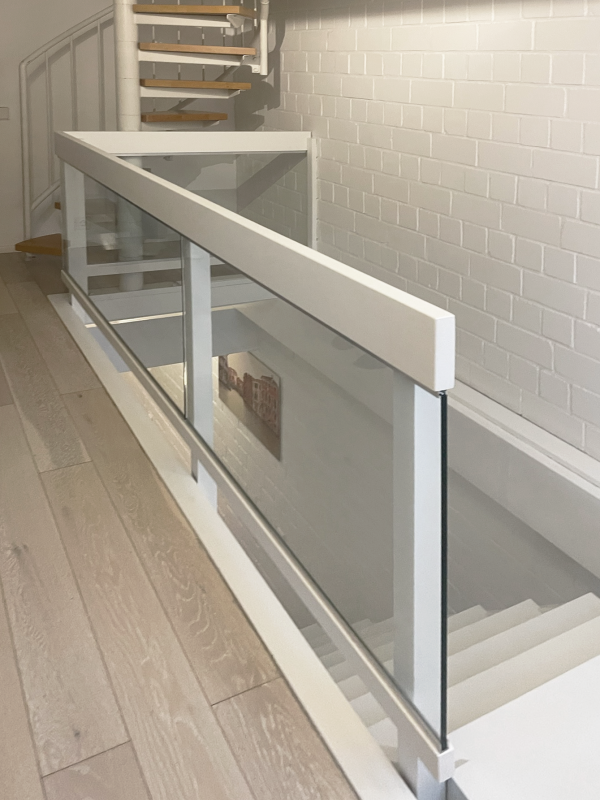 Treppe Glasfront nachher oben