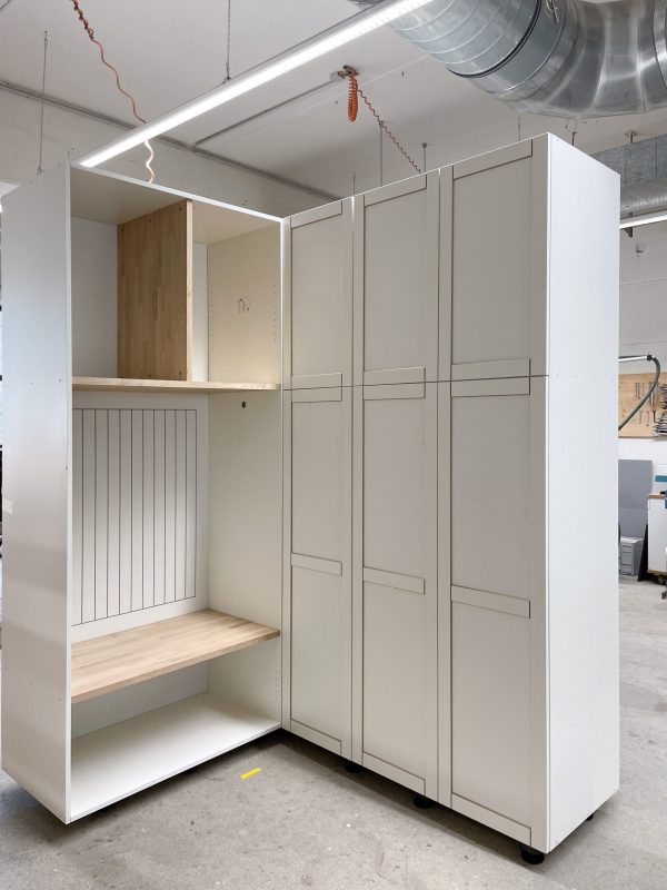 auernhaus_Garderobenschrank_im Prozess